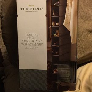 Threshold shoe organizer